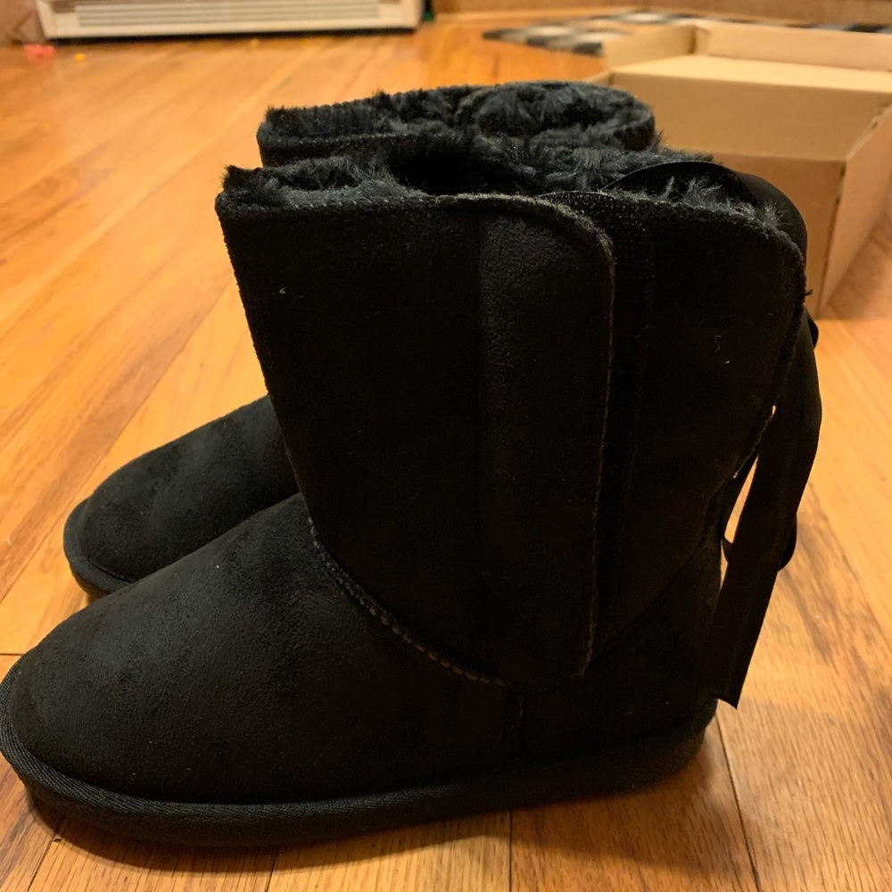 New Girls size 6 boots